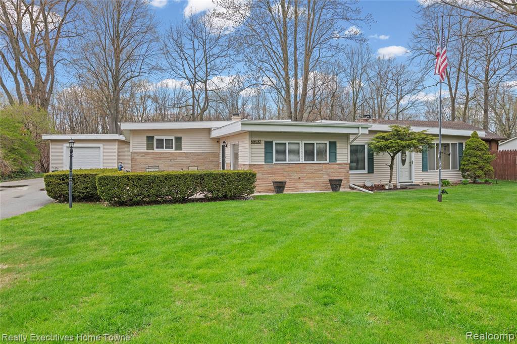 3368 Clyde Drive, Burtchville, MI 48059
