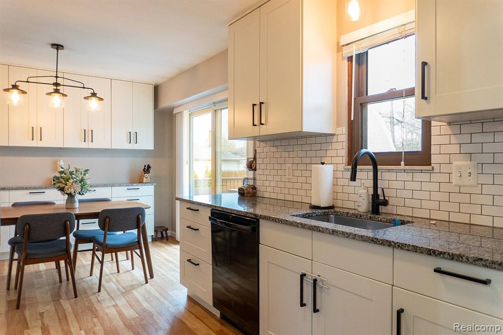 509 W PARKER Avenue, Madison Heights, MI 48071 — Photo 9