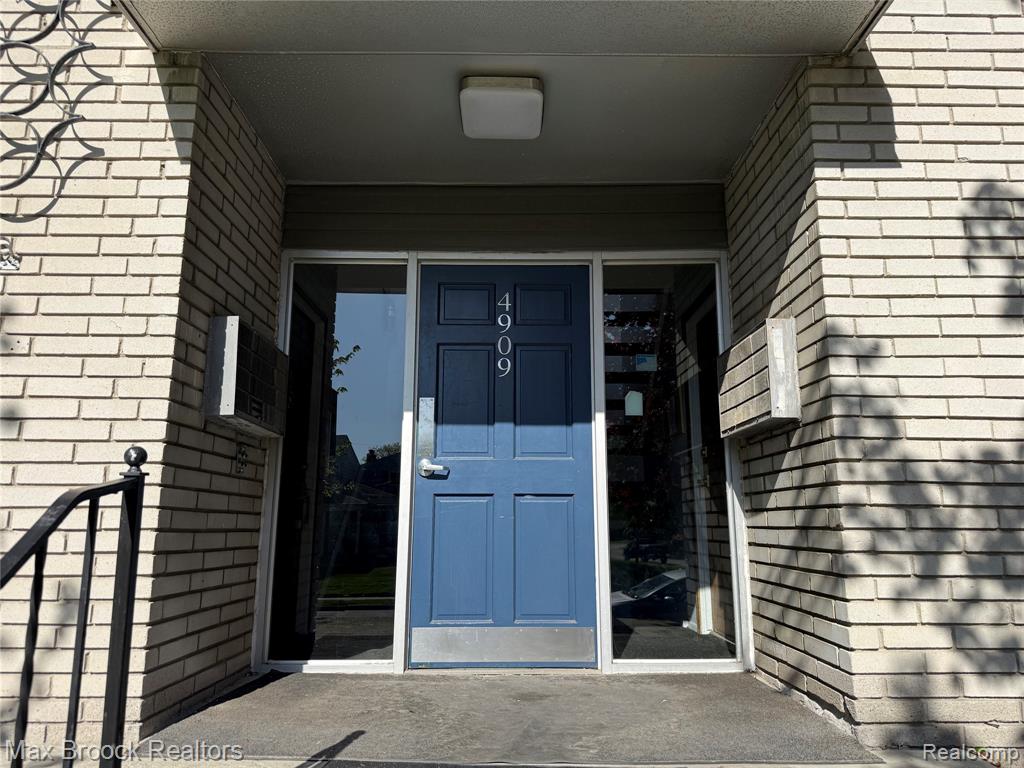 4909 Mansfield Avenue, H9, Royal Oak, MI 48073 — Photo 2