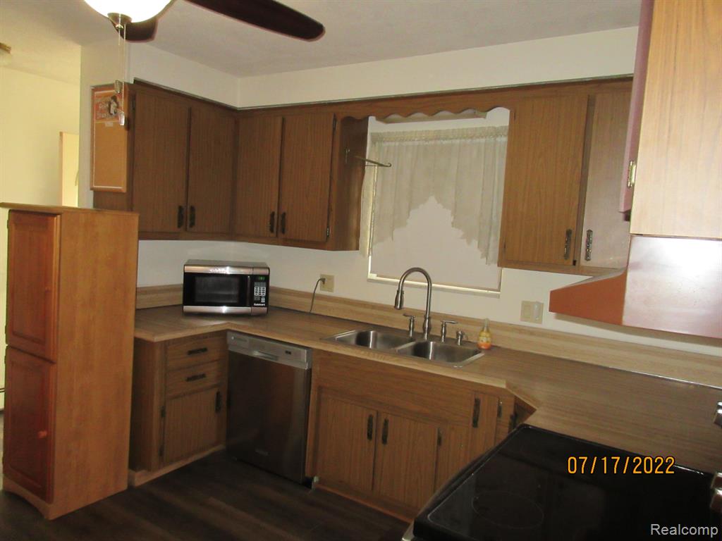 29497 GERALDINE Drive, Warren, MI 48093 — Photo 32