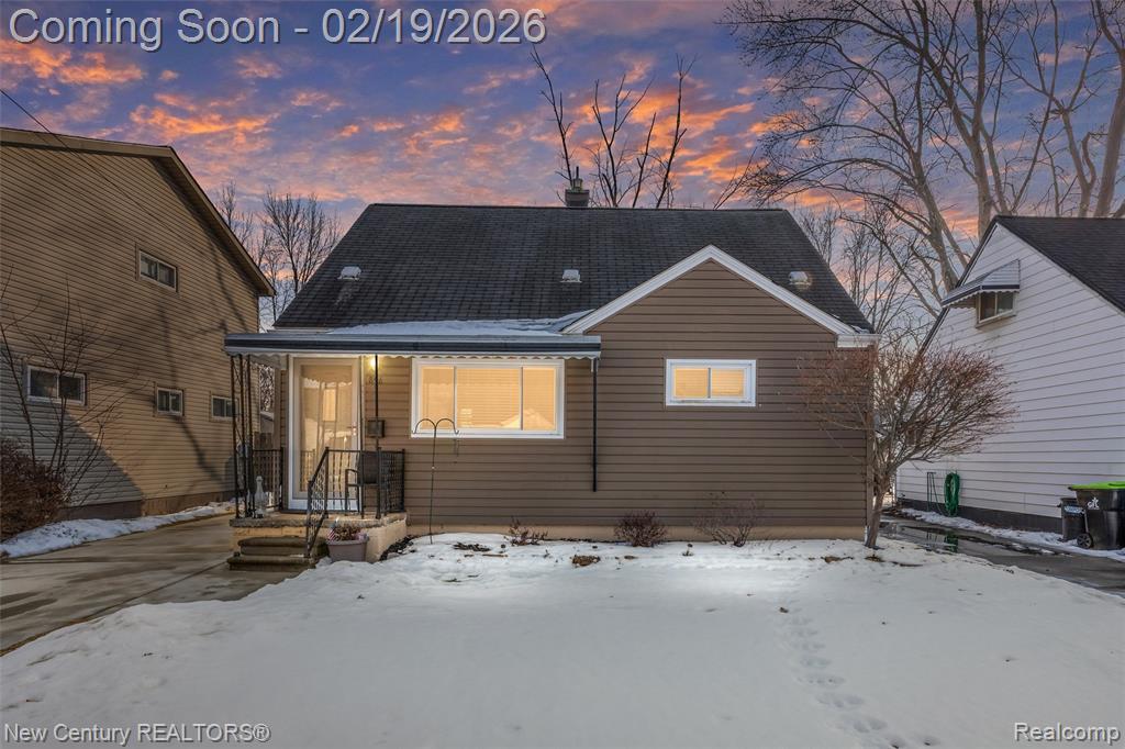 896 E Dallas Avenue, Madison Heights, MI 48071 — front exterior
