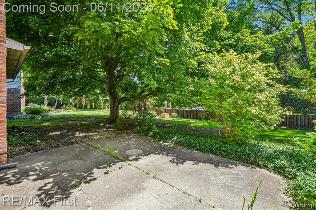 5950 Diamond Drive, Troy, MI 48085 — Photo 38