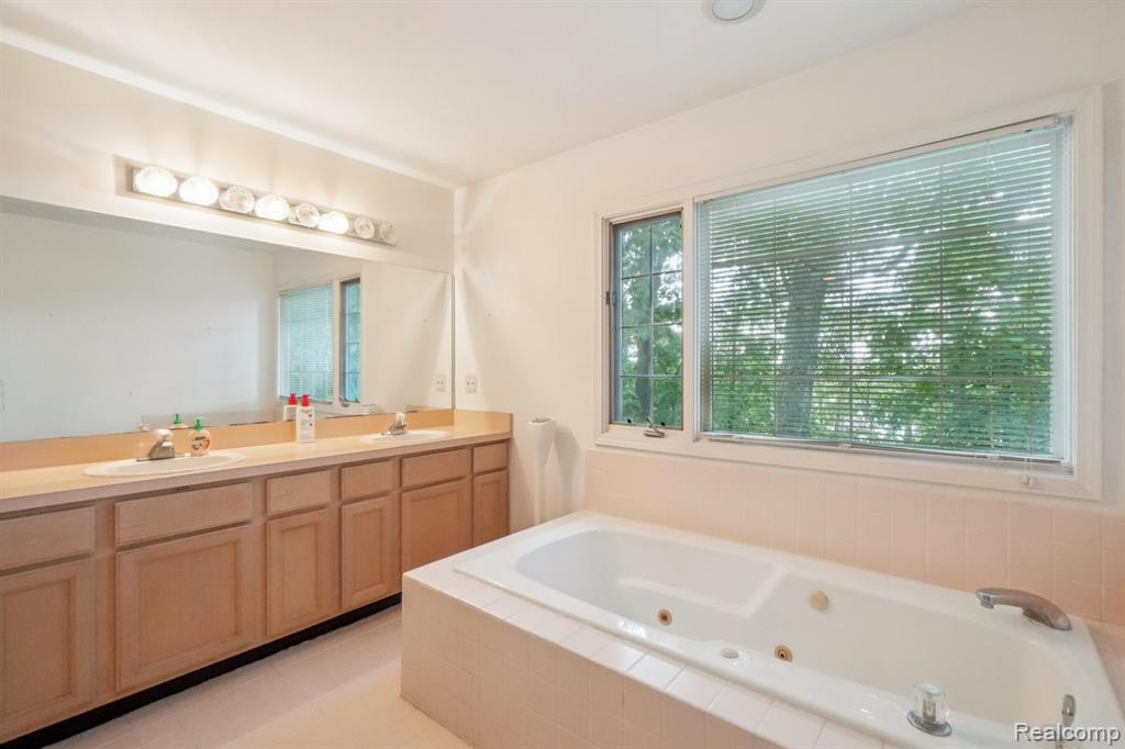 8110 High Point Trail, White Lake, MI — Photo 35