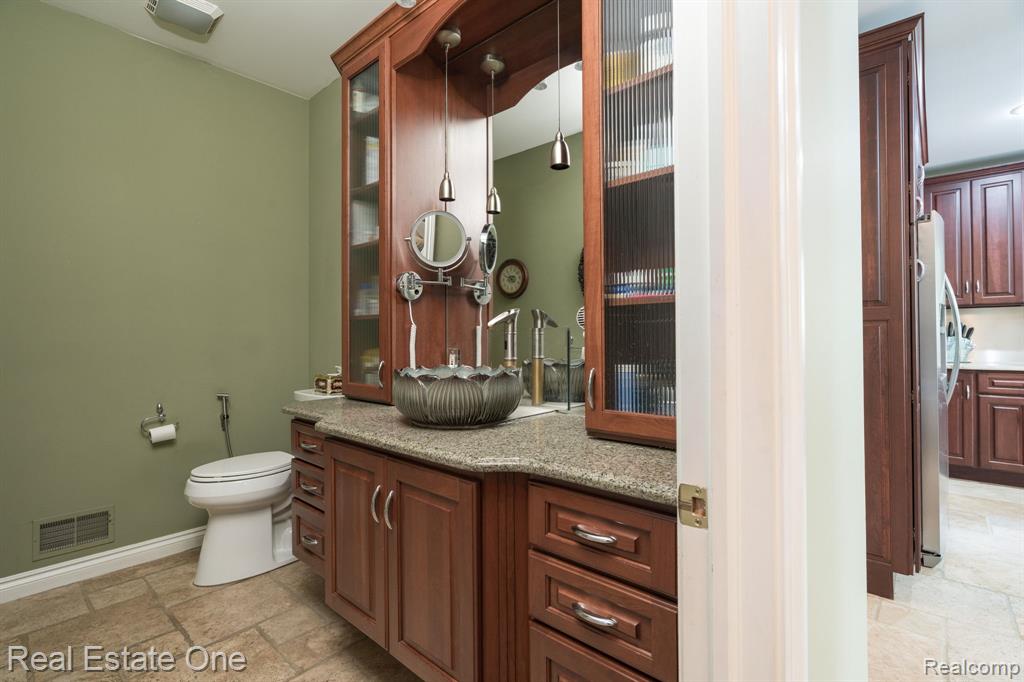 6120 EVANSWOOD Road, Troy, MI, 48085