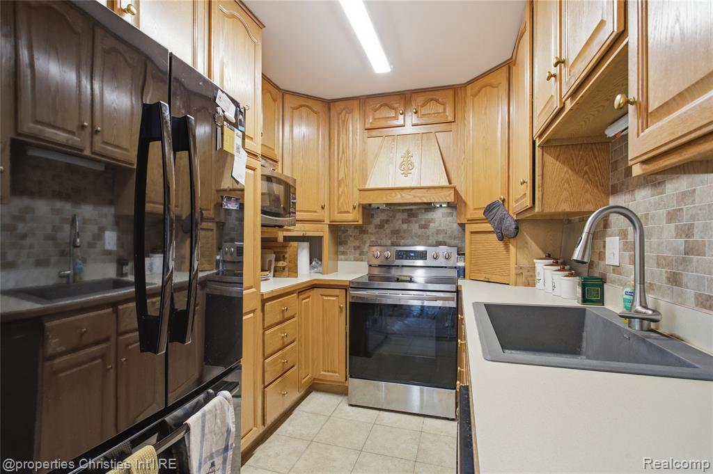 40556 Newport Drive, Plymouth, MI 48170 — Photo 11