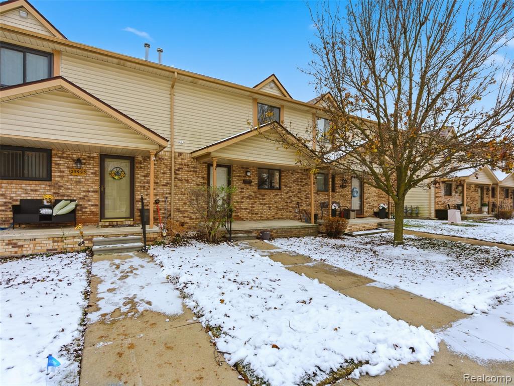 25927 New Forest Court, New Baltimore, MI — Photo 2