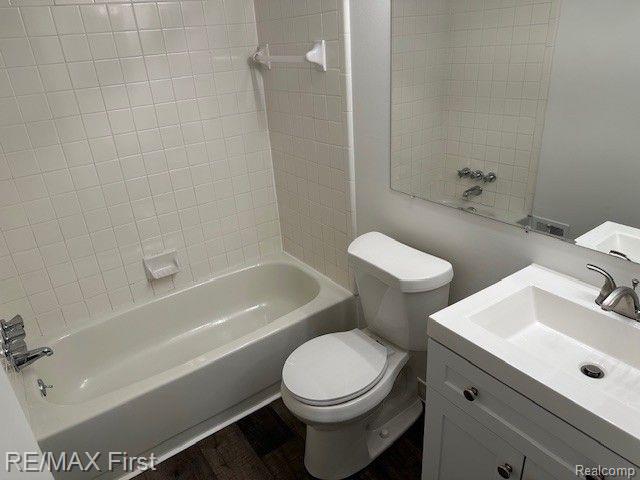 8524 HICKORY Drive, Sterling Heights, MI 48312 — Photo 11