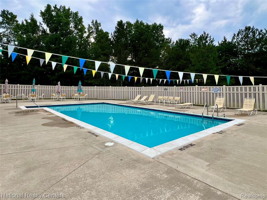 33911 Pondview Circle, Livonia, MI 48152 — Photo 28