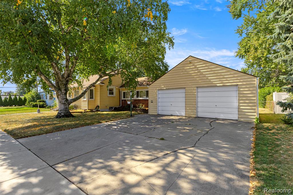 6810 Robinson Avenue, Allen Park, MI 48101 — Photo 3