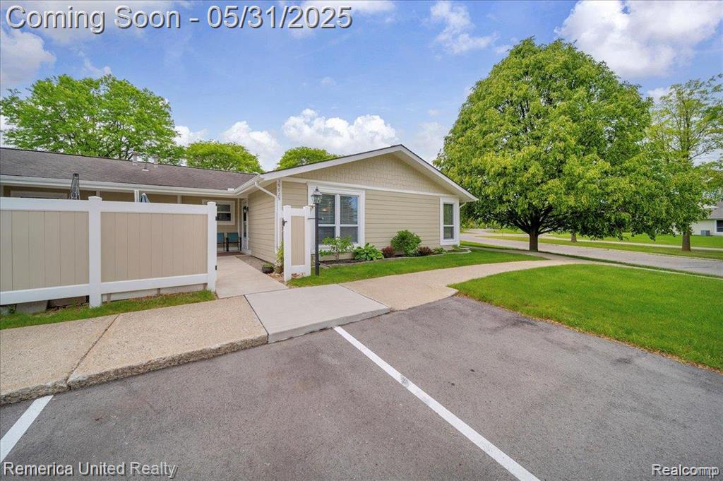 39725 Village Wood Lane, 39, Novi, MI — Photo 4