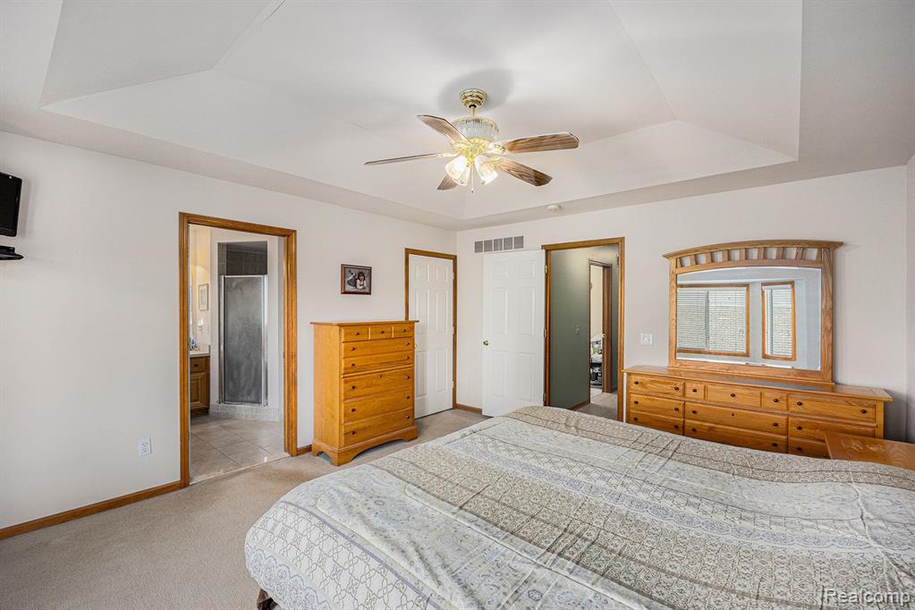 50190 MAGDALINA Drive, Macomb, MI 48044 — Photo 15