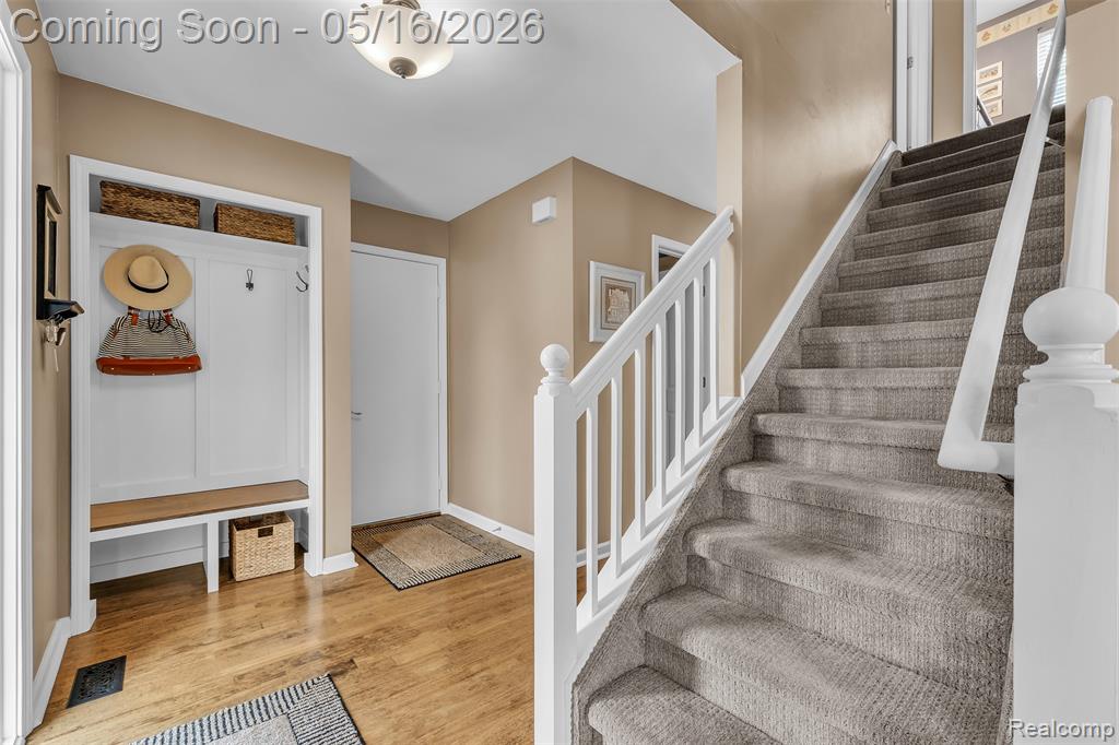 944 S Parkwood Drive, South Lyon, MI 48178 — Photo 4