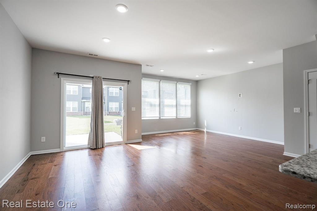 4896 BROOMFIELD Way, Lake Orion, MI — Photo 2