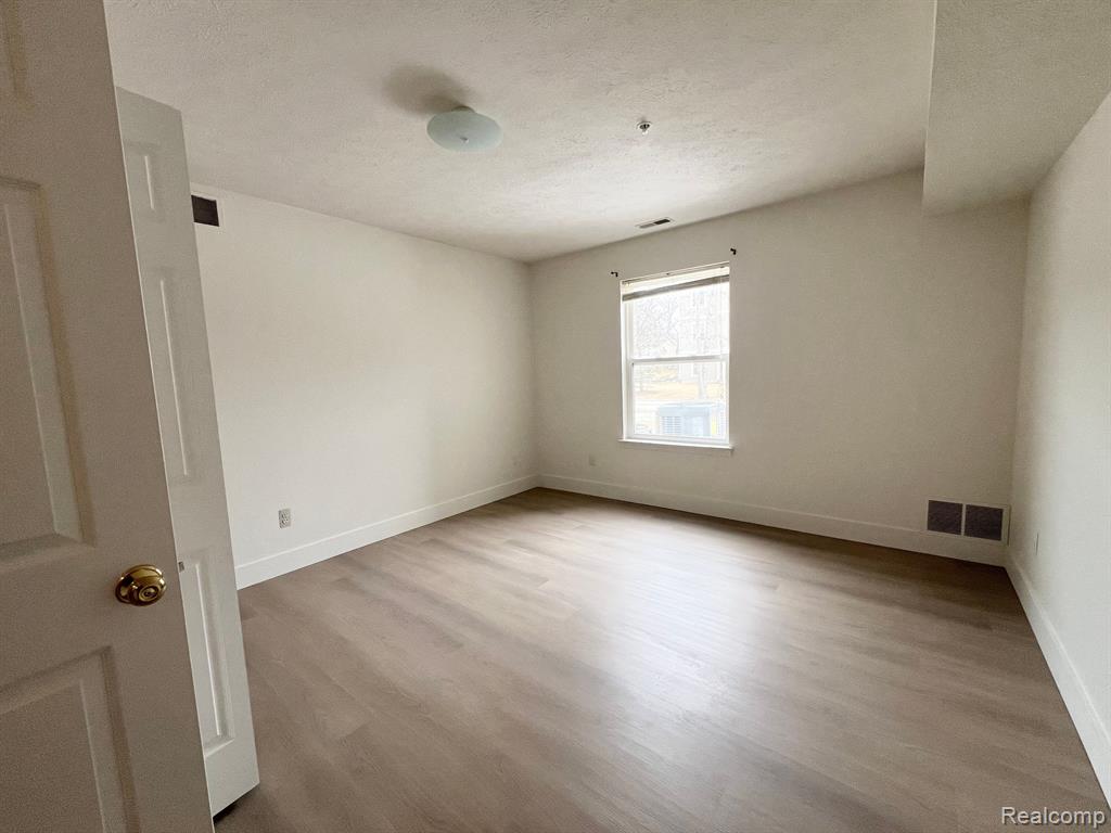 1336 HEATHERWOOD Lane, Ann Arbor, MI 48108 — Photo 11