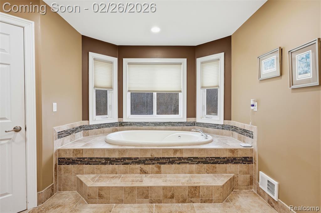 65690 North Avenue, Ray, MI, 00000