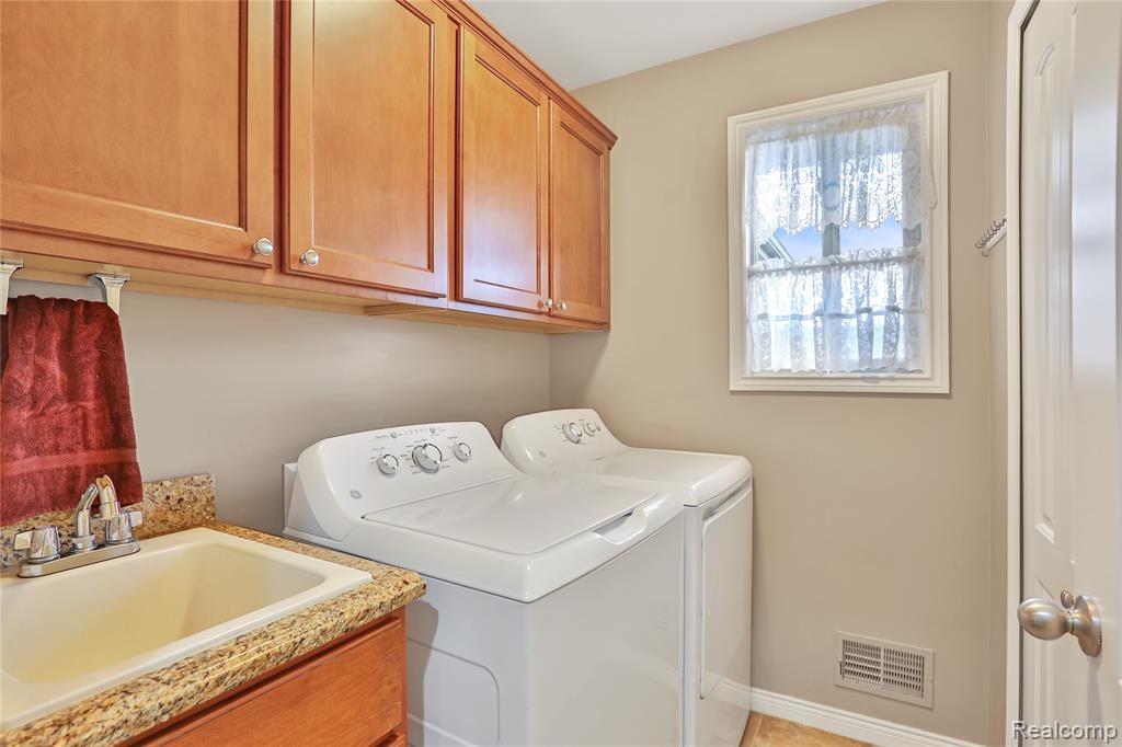 52142 Pawnee Drive, Macomb, MI 48042 — Photo 16