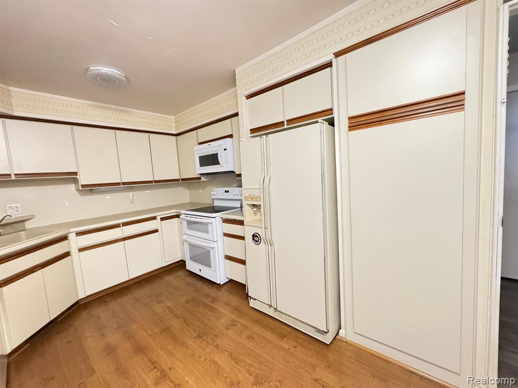 3 COLONY Lane, Dearborn, MI 48120 — Photo 10
