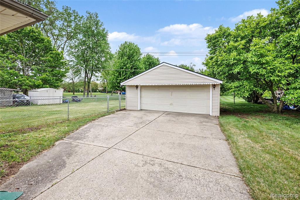 8530 Canal Road, Sterling Heights, MI 48314 — Photo 20