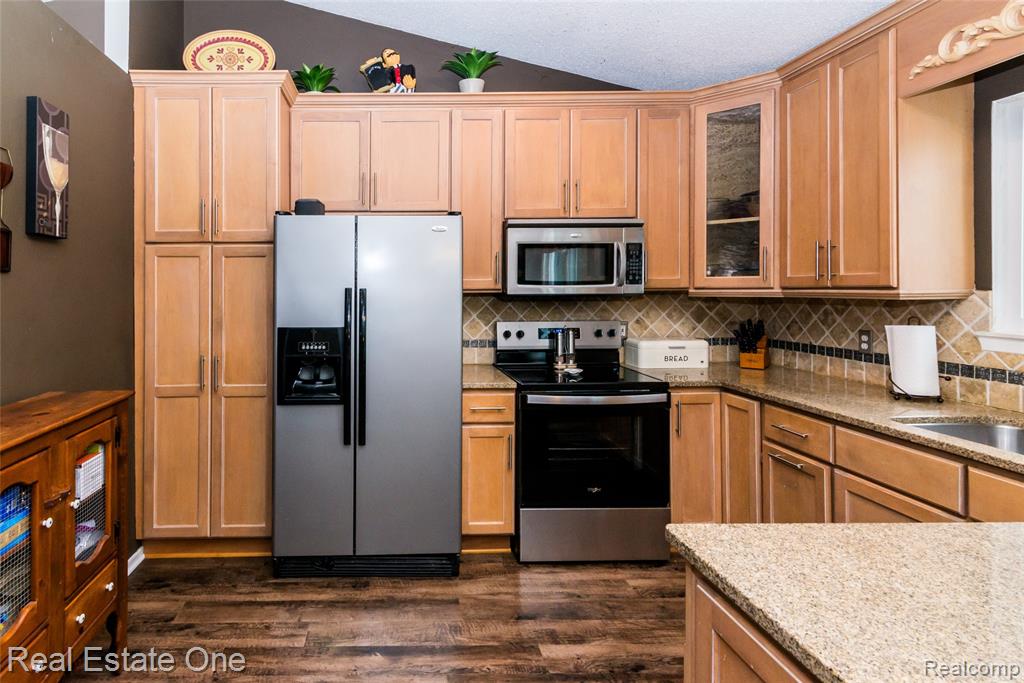 396 Princeton Drive, South Lyon, MI 48178 — Photo 7