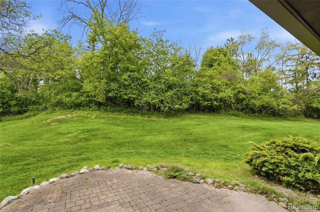 4042 Chablis Street, West Bloomfield, MI 48323 — Photo 30