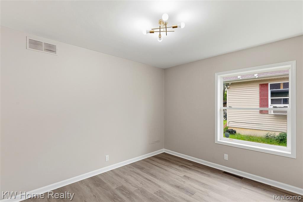 421 1st Avenue, Pontiac, MI 48340 — Photo 19