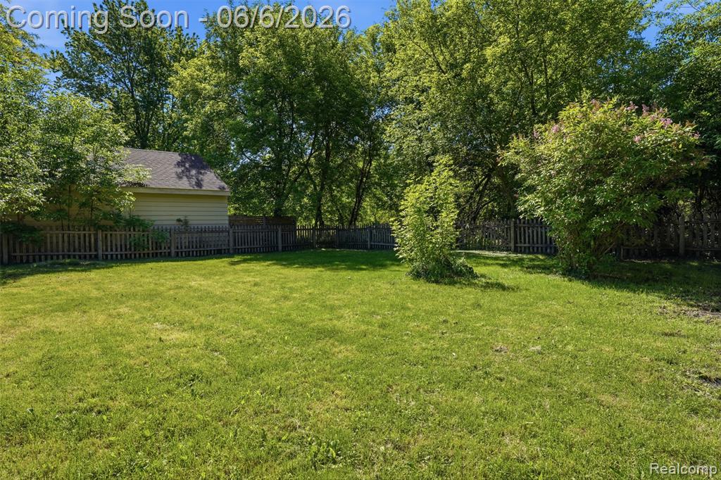 425 W Caroline Street, Fenton, MI 48430 — Photo 24