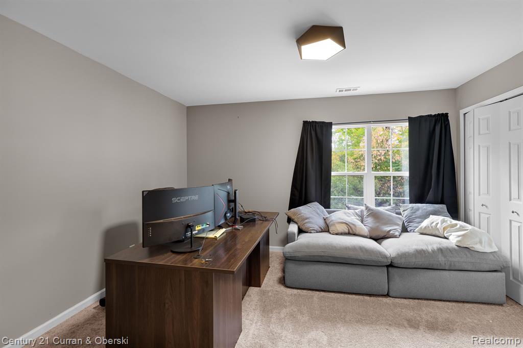 23046 WILLIAMSBURG Circle, Woodhaven, MI 48183 — Photo 14