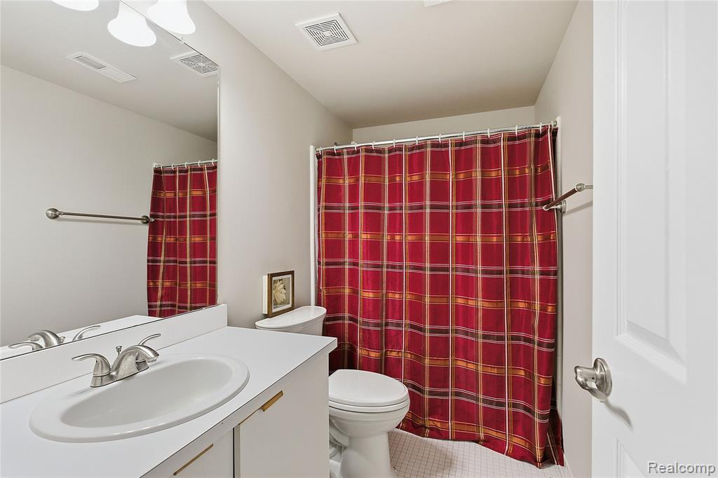 7154 Westchester, West Bloomfield, MI — Photo 13