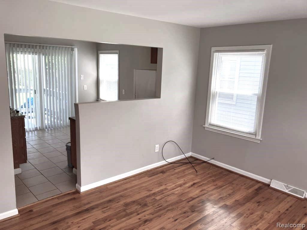 577 E HUDSON Avenue, Madison Heights, MI 48071 — Photo 7