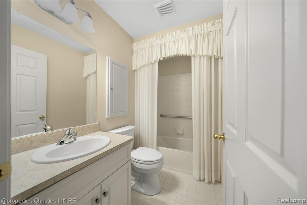 43450 COVE Drive, Clinton Twp, MI 48038 — Photo 18