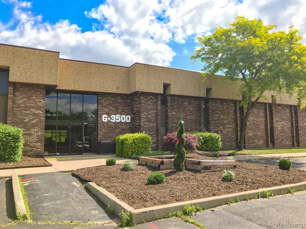 G 3500 Flushing Rd, Flint, MI 48504 — front exterior