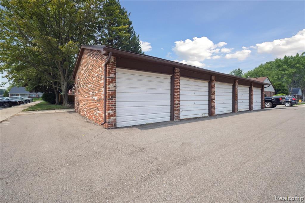 39559 Old Dominion Drive, Clinton Twp, MI 48038 — Photo 23