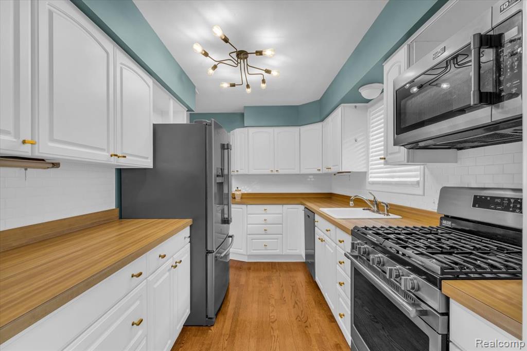 6710 Laurelton, Clarkston, MI — Photo 10