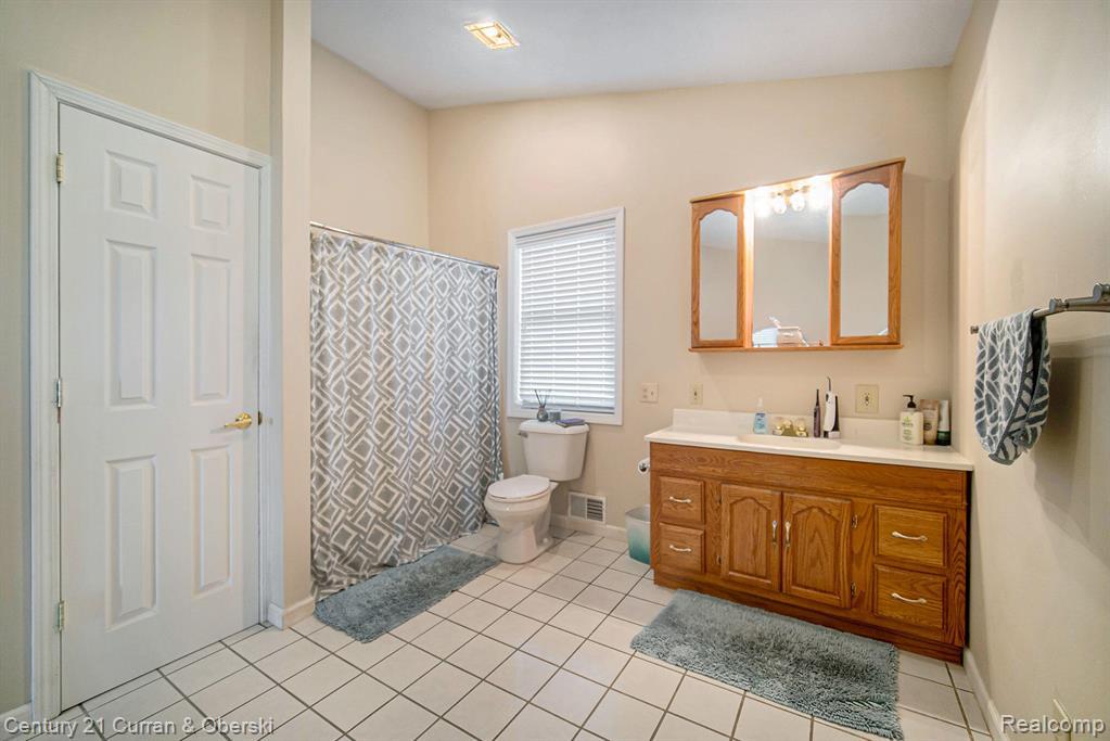 504 Olcott Lake Drive, Jackson, MI 49201 — Photo 22