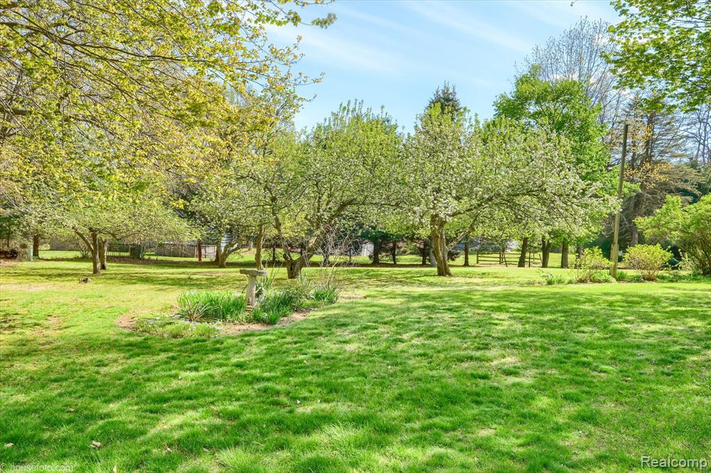 2676 Porcupine Trail, Lapeer, MI 48446 — Photo 6