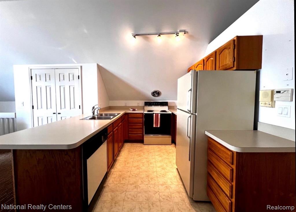 7001 Locklin Court, West Bloomfield, MI 48324 — Photo 5