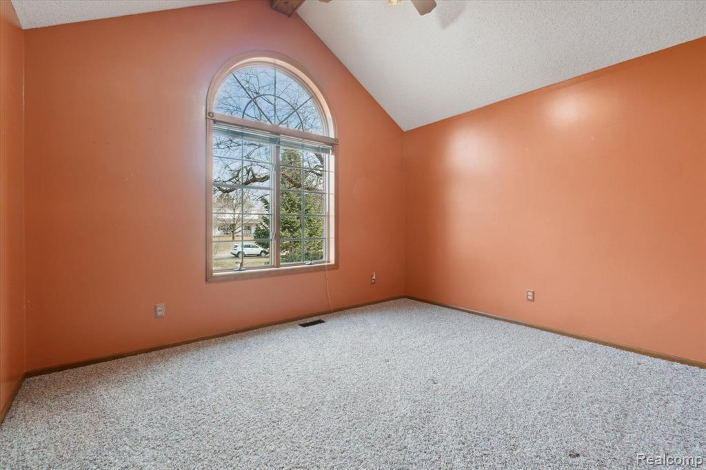 9400 ENGLISHMAN Drive, Fenton, MI 48430 — Photo 24