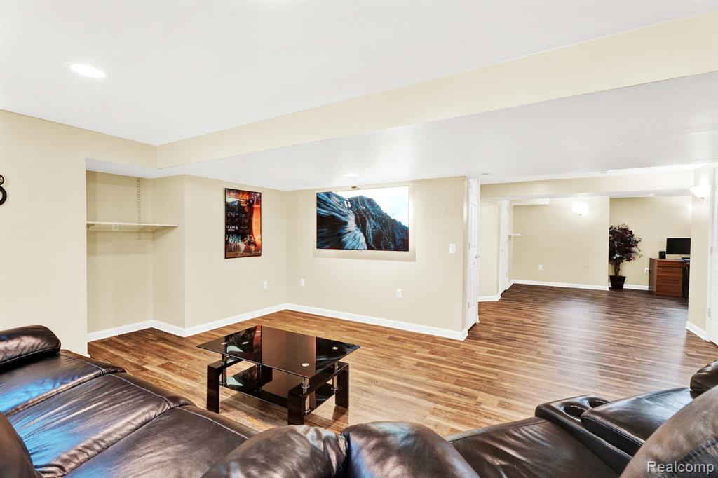 8155 Parkside Drive, Westland, MI — Photo 43