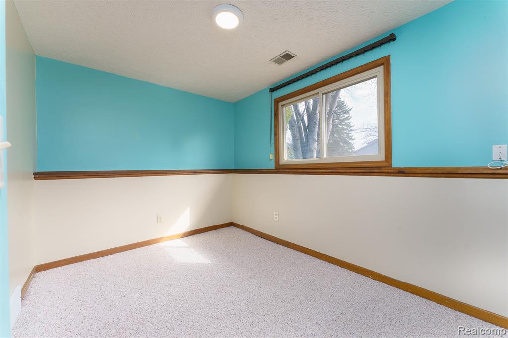 4136 CHICKORY Lane, Lansing, MI 48910 — Photo 12