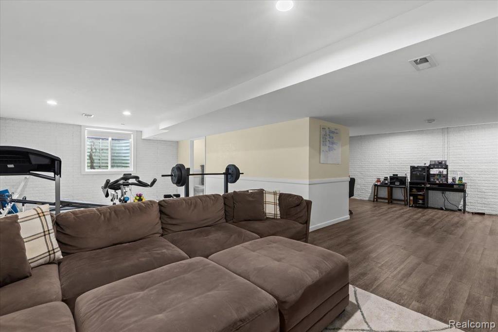 10522 STONEY POINT Drive, South Lyon, MI 48178 — Photo 24