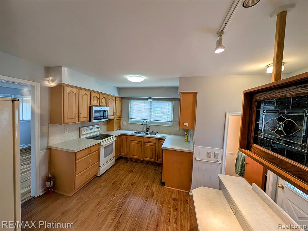 7725 Berwick Drive, Westland, MI — Photo 10