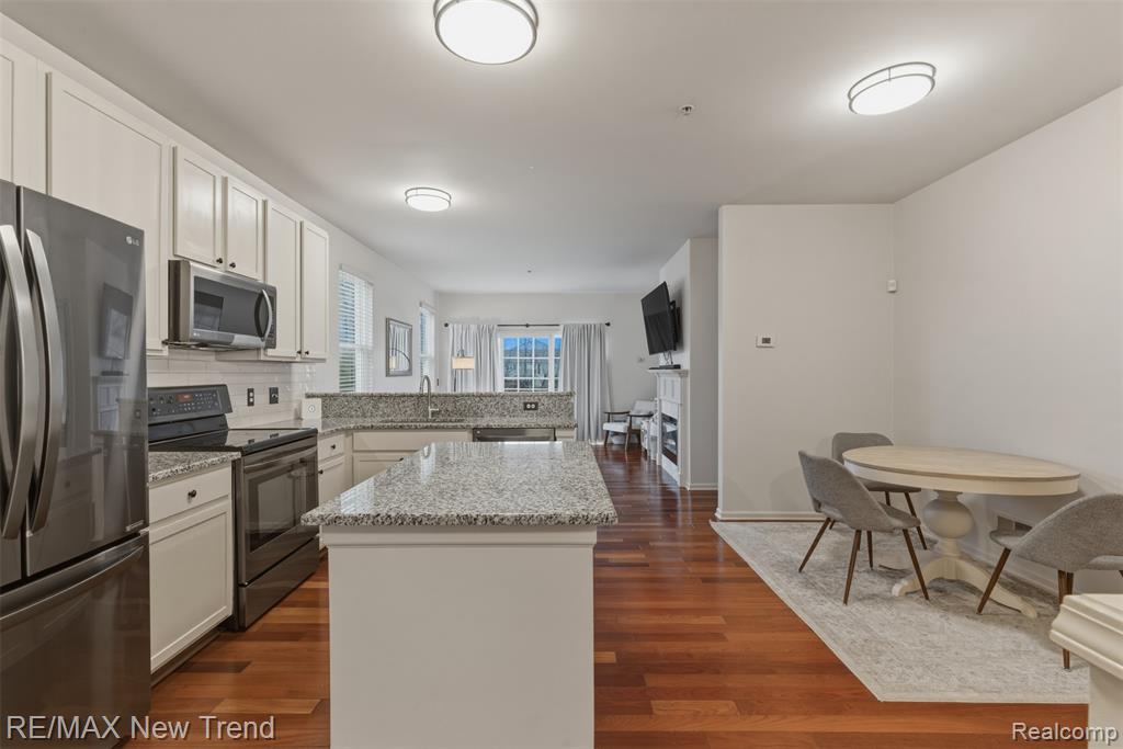 3270 Johanna Ware W, Wixom, MI 48393 — Photo 11