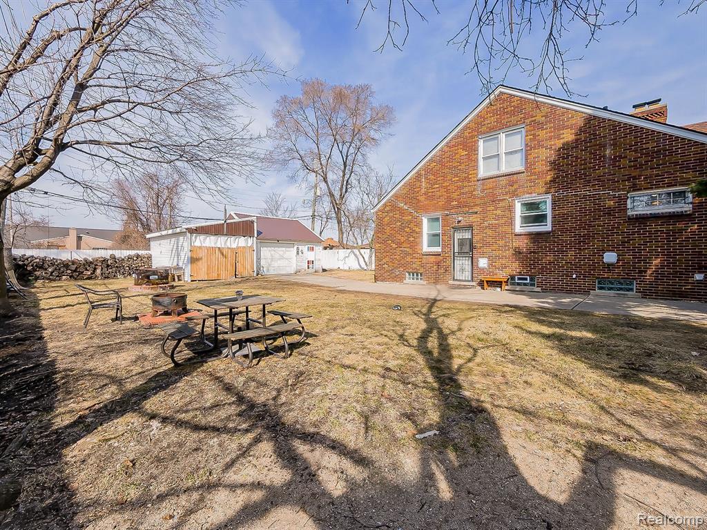 18035 HELEN Street, Detroit, MI 48234 — Photo 21