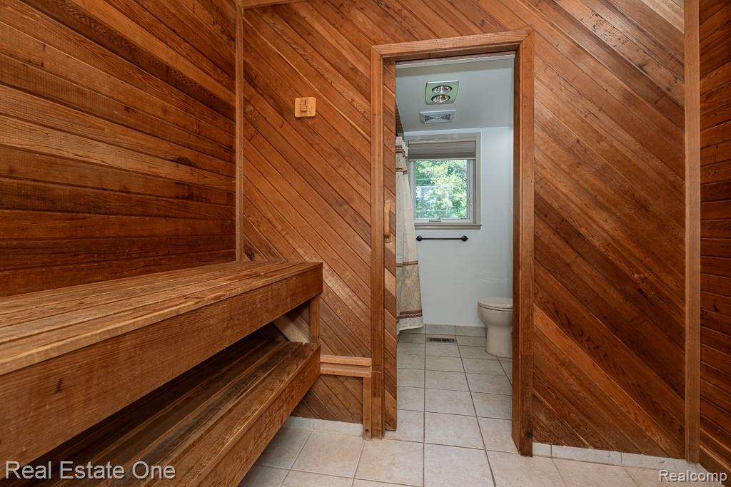 53081 Scenic Drive, Shelby Twp, MI 48316 — Photo 19