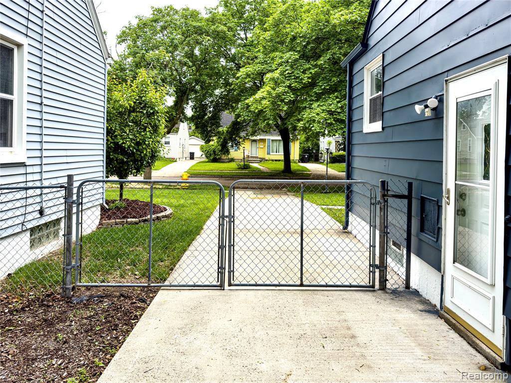 13680 Borgman Street, Oak Park, MI 48237 — Photo 22