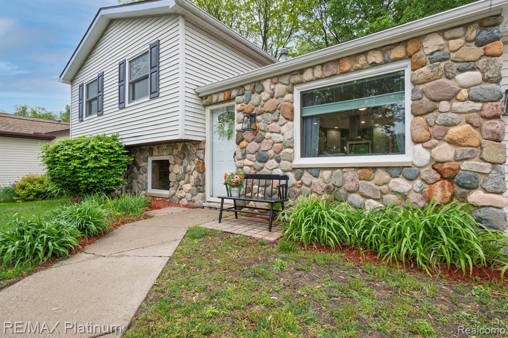 638 GLENWYTH Road, Brighton, MI 48116 — Photo 3
