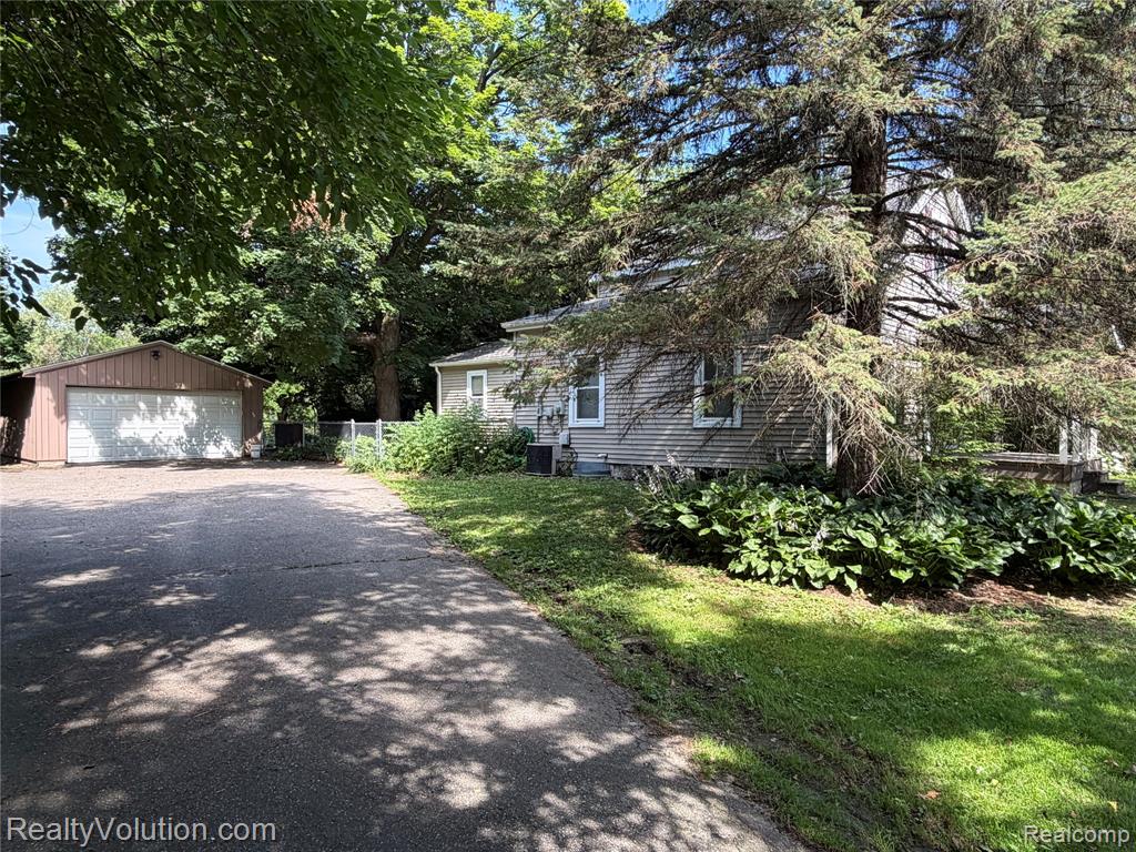 718 S Main Street, Almont, MI 48003 — Photo 27