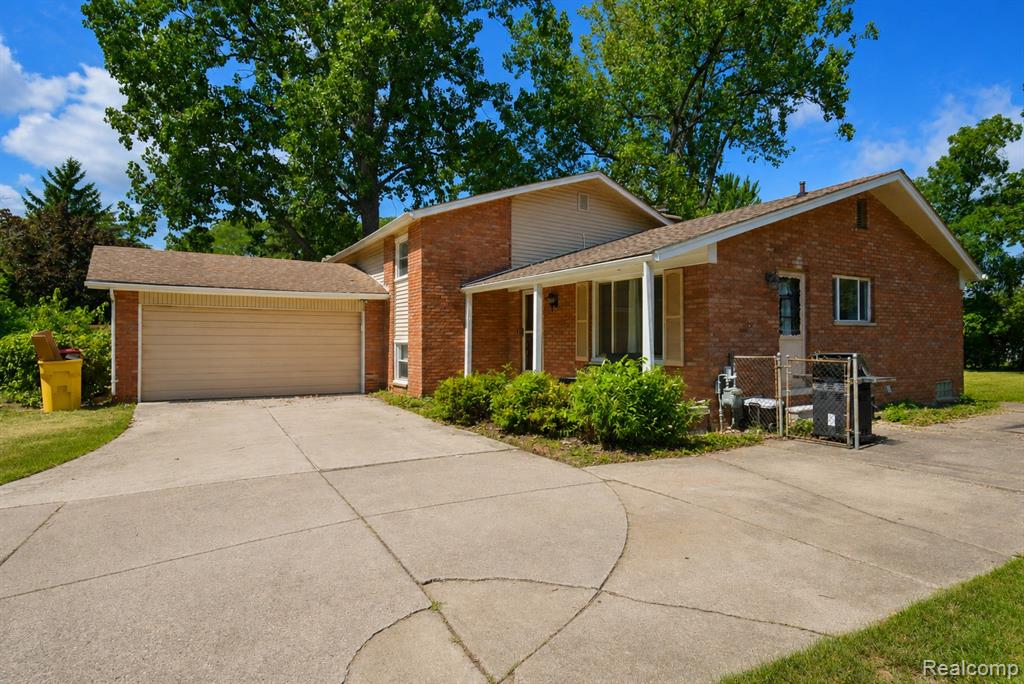 8522 Hampton, Grosse Ile, MI 48138