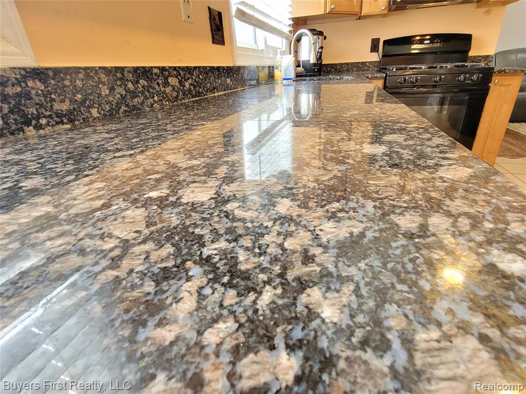 26040 Marlowe Place, Oak Park, MI 48237 — Photo 5