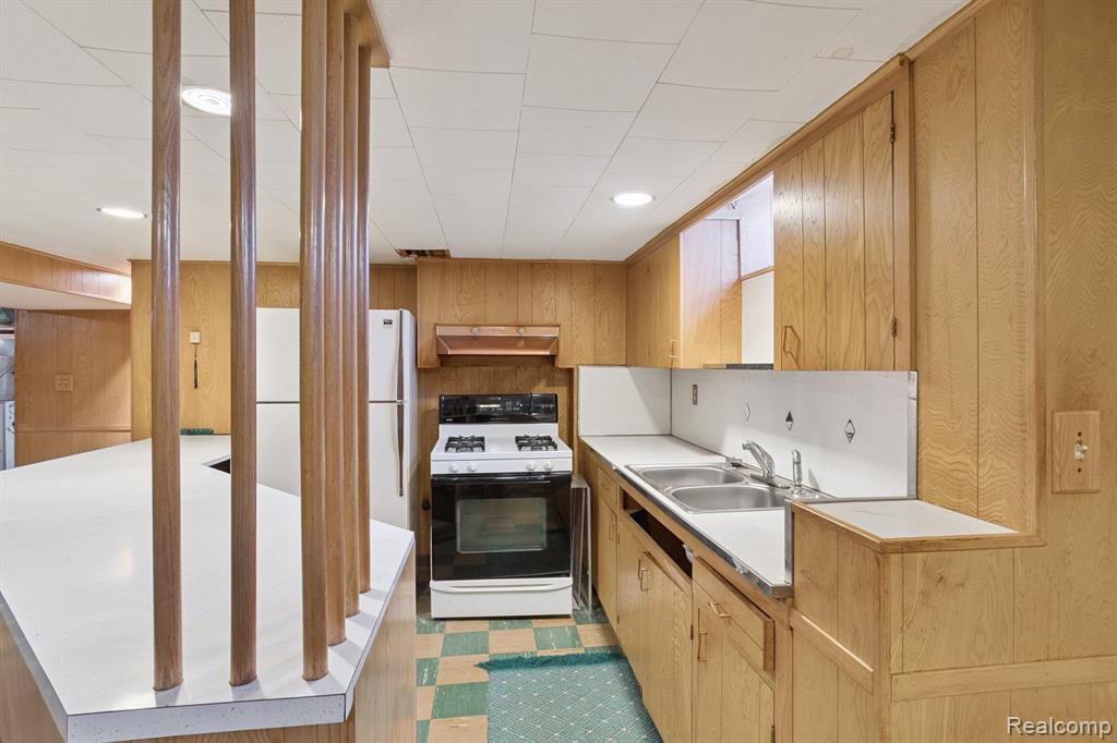 7868 Robinson Avenue, Allen Park, MI 48101 — Photo 28